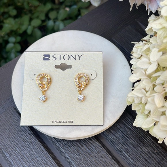 New✨ Rhinestone Earrings - Picture 4 of 8